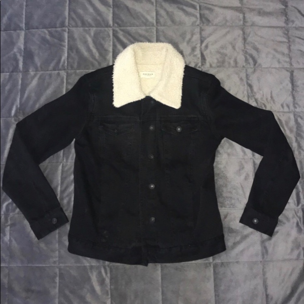 Men’s black Sherpa jacket